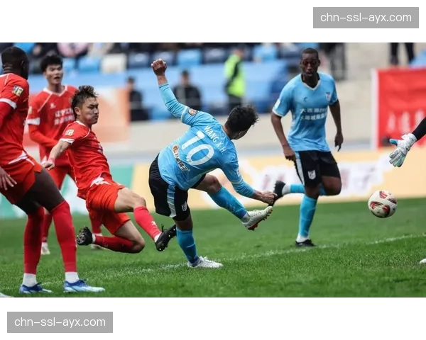 大连英博2-1战胜河南队，超过云南玉昆升至积分榜第三位